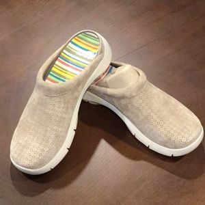 NIB Dansko Suede Mocha Clogs size 10